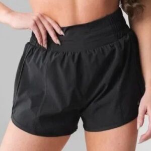 Balance Athletica The Breeze Shorts In Black XS